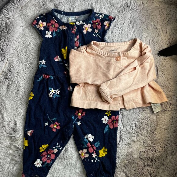 Carter's Infant Girls 2 piece set 3 months - Picture 1 of 5